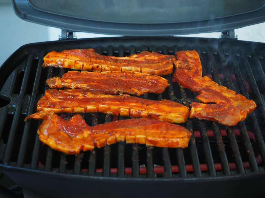gasgrill-einbrennen