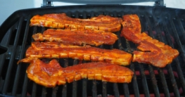 gasgrill-einbrennen